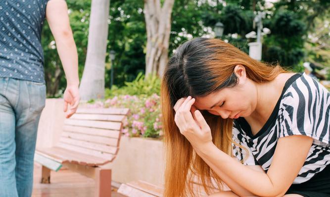 如何挽回有新欢的前女友（重新赢得前女友的心，让她再次爱上你）