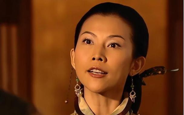 以柔情流泪女，女性的柔情是如此深刻（探究女性柔情的内涵和表现方式，柔情作为女性魅力的终极体现）