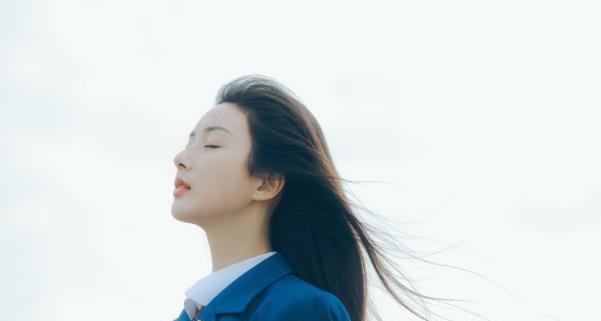 7个赞美法则，让你事半功倍追到心仪女孩（如何用赞美打动女孩？赞美要注意哪些细节？）