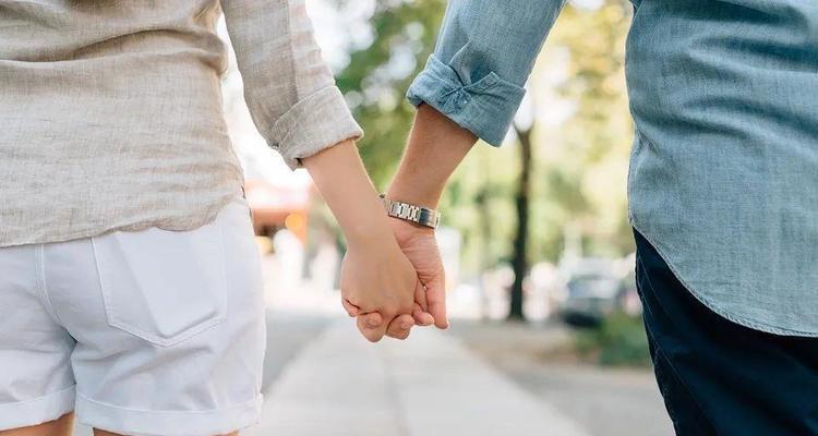 分手后如何挽回男友（15个步骤轻松成功挽回爱情）