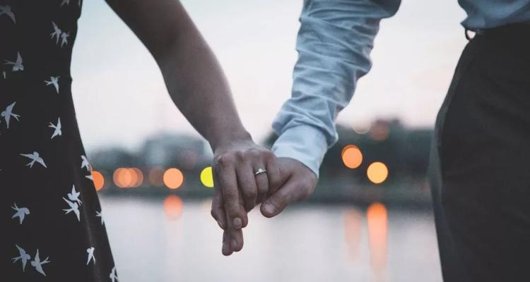 相亲女友分手三观不一致，如何挽回？（分手原因分析、挽回方法、心态调整）