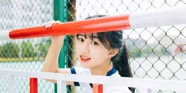 喜欢女孩的忽冷忽热到底是什么想法？（揭开女孩内心的矛盾，看清她的真实心思）
