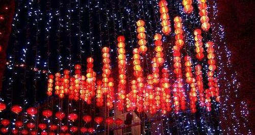 元宵节看灯会——闪烁的夜空下的欢愉时光