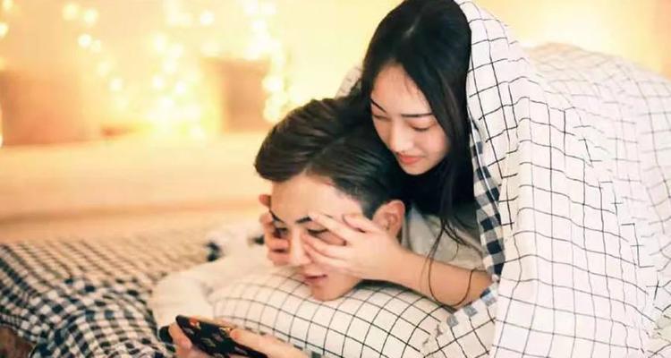男友总是联系前女友怎么办？（探讨男友对前女友的情感纠葛及应对方法）