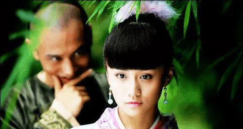探究孔雀女是什么意思及其性格特征（浅析孔雀女的外在表现和内在特点）