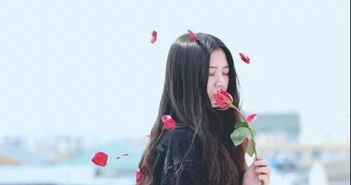 如何追女生成功（掌握追女生的技巧和方法，让你赢得心仪女生的青睐）