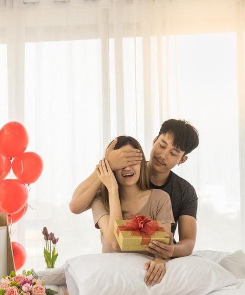 如何挽回男友的心？（15个绝招让你恢复爱情新生。）
