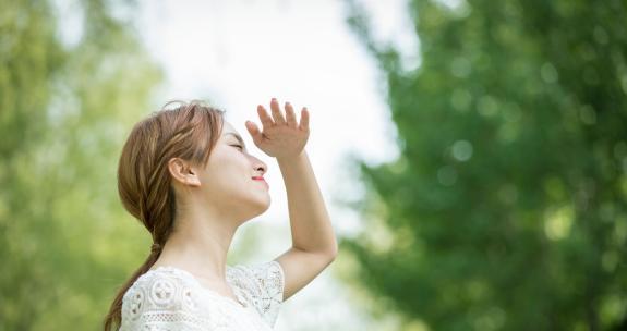 如何挽回异地女友心灵的冷漠（相爱却远离，心灵距离如何拉近？）