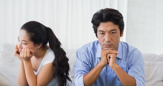 男朋友和别的女生关系亲密，该分手吗？（如何判断和应对男友与他人的亲密关系？分手还是放手？）