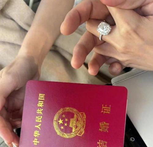 如何用礼物挽回女友的心？（15个实用的挽回女友礼物推荐）
