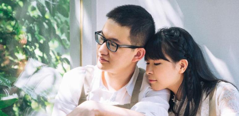 相亲第一次见面，如何聊天？（成功的相亲首次约会必备技巧）