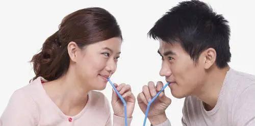 成功挽回女友的方法（15个步骤教你重新拥有她）